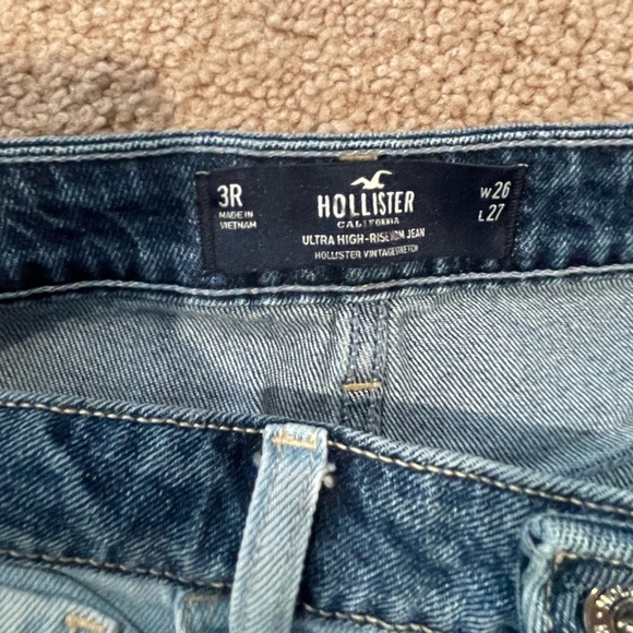 HOLLISTER Two-Tone Ultra High Rise Mom Jeans - Picture 3 of 9